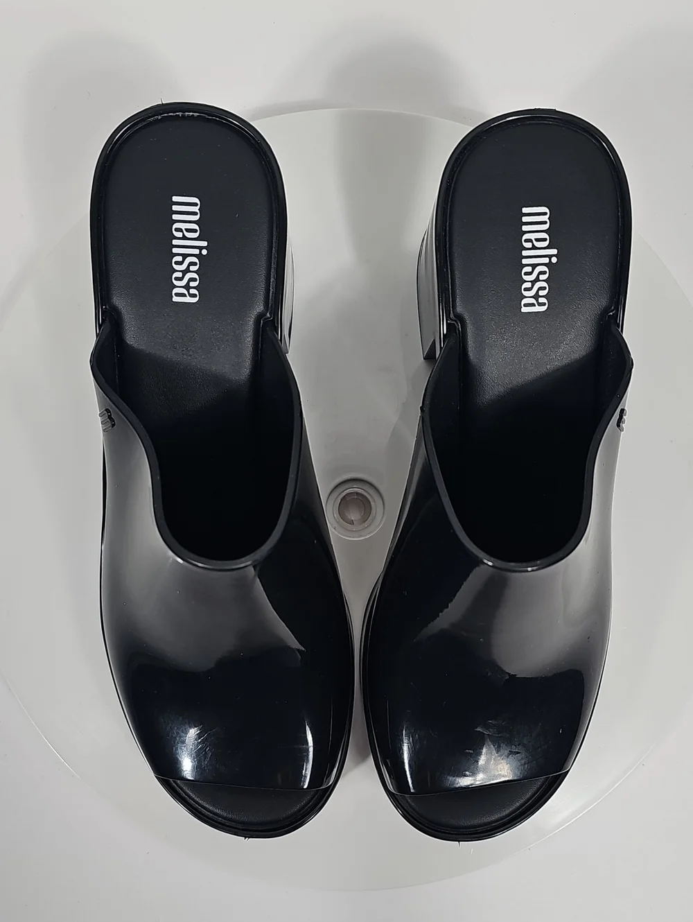 Melissa modern minimalist